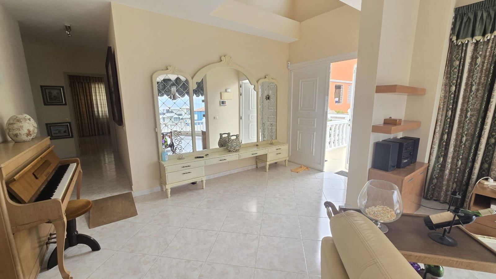 3 quarto Moradia para arrendar em Adeje - 1 800 € (Ref: 9921684)