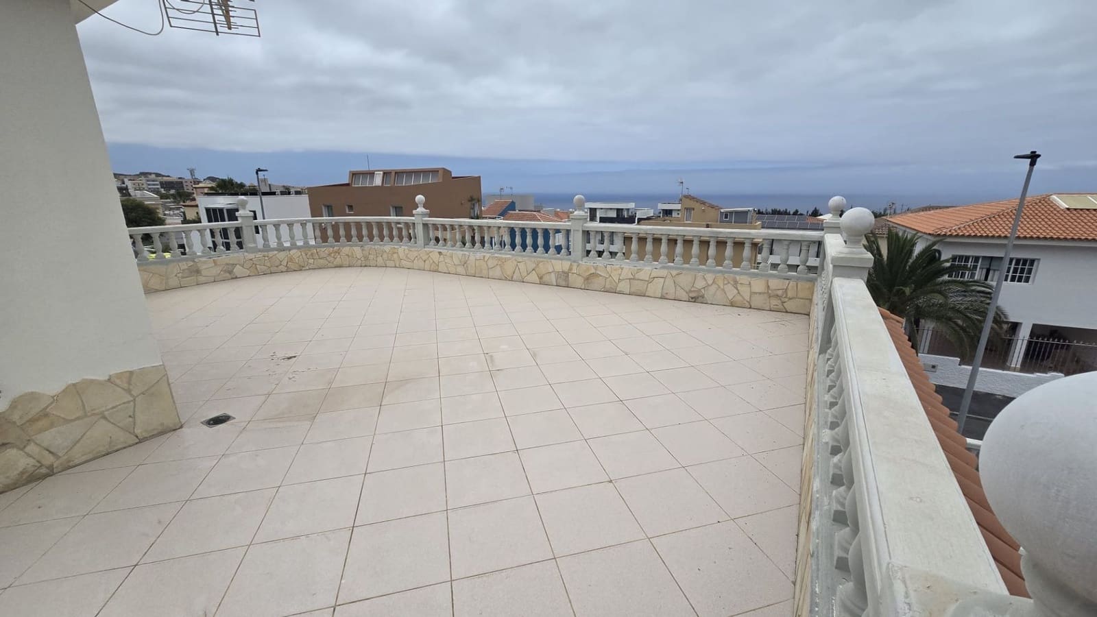 3 quarto Moradia para arrendar em Adeje - 1 800 € (Ref: 9921684)