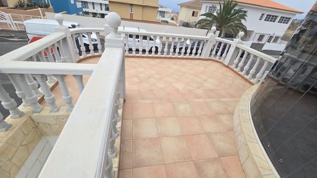 3 quarto Moradia para arrendar em Adeje - 1 800 € (Ref: 9921684)