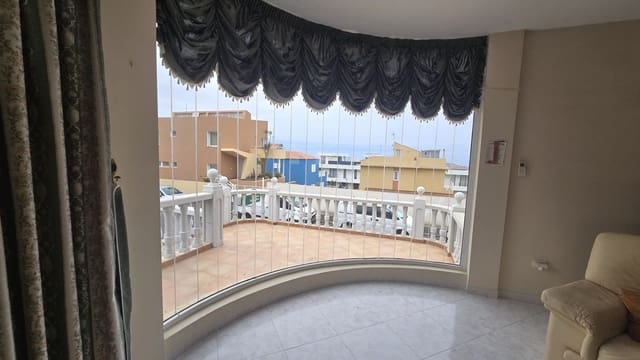 3 quarto Moradia para arrendar em Adeje - 1 800 € (Ref: 9921684)