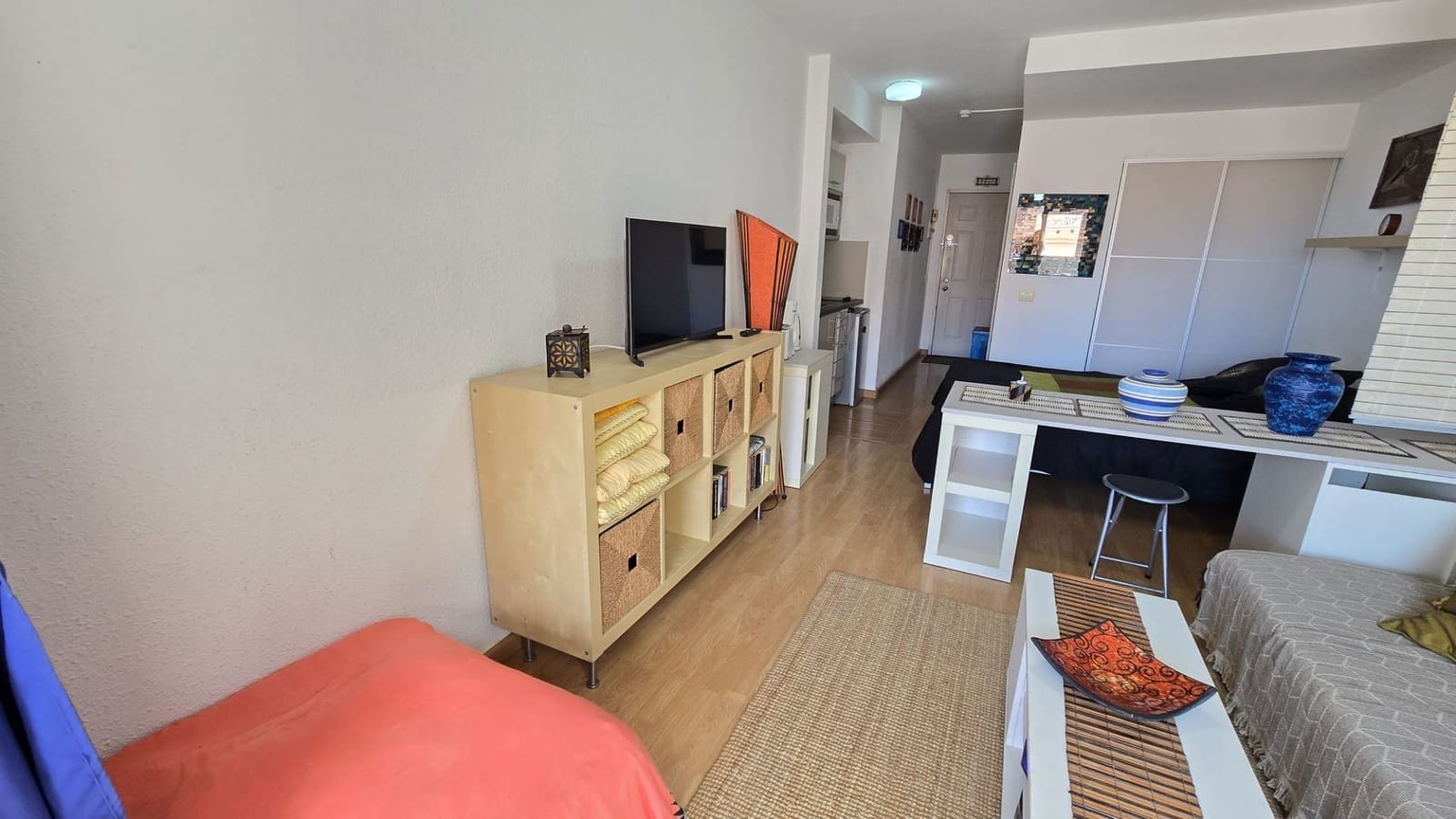 Studio for rent in Los Cristianos with pool - € 1,200 (Ref: 9956777)