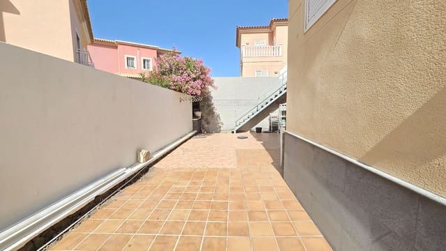 3 bedroom Villa for rent in Granadilla de Abona - € 1,800 (Ref: 9959122)