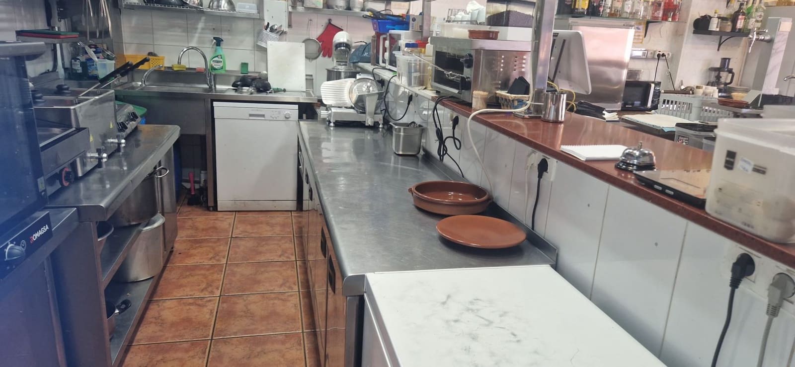 Commercial for rent in Los Cristianos - € 1,500 (Ref: 9972843)