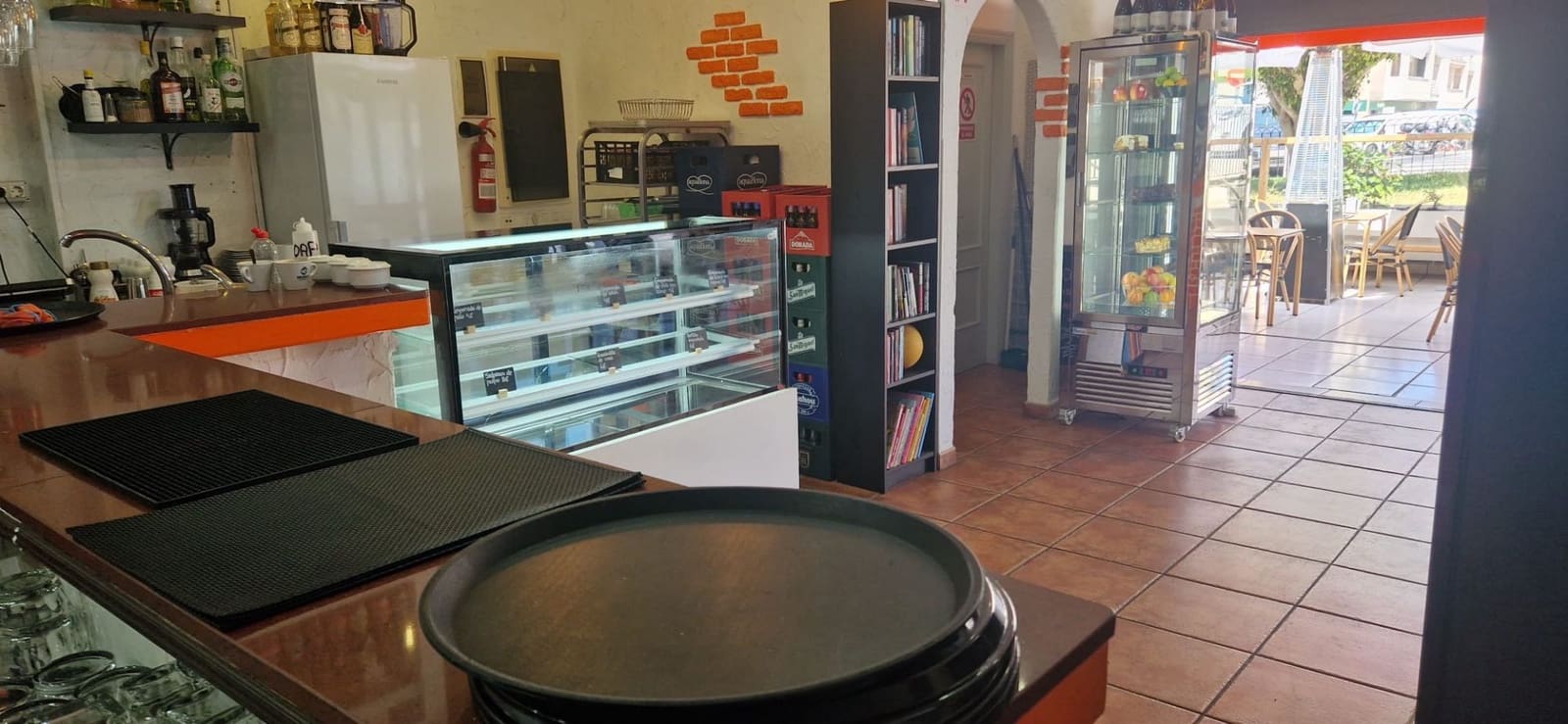 Commercial for rent in Los Cristianos - € 1,500 (Ref: 9972843)