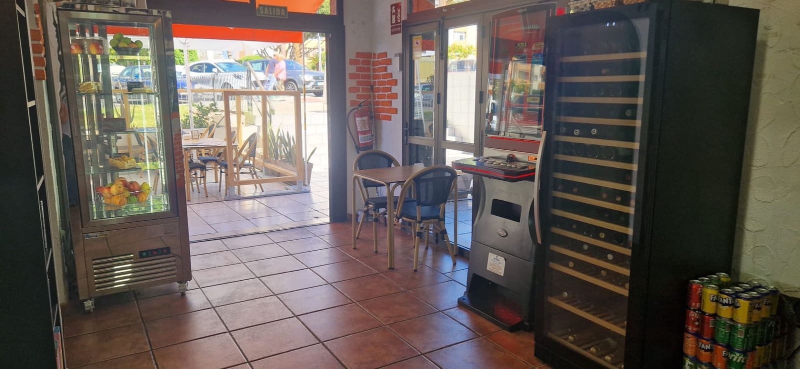 Commercial for rent in Los Cristianos - € 1,500 (Ref: 9972843)