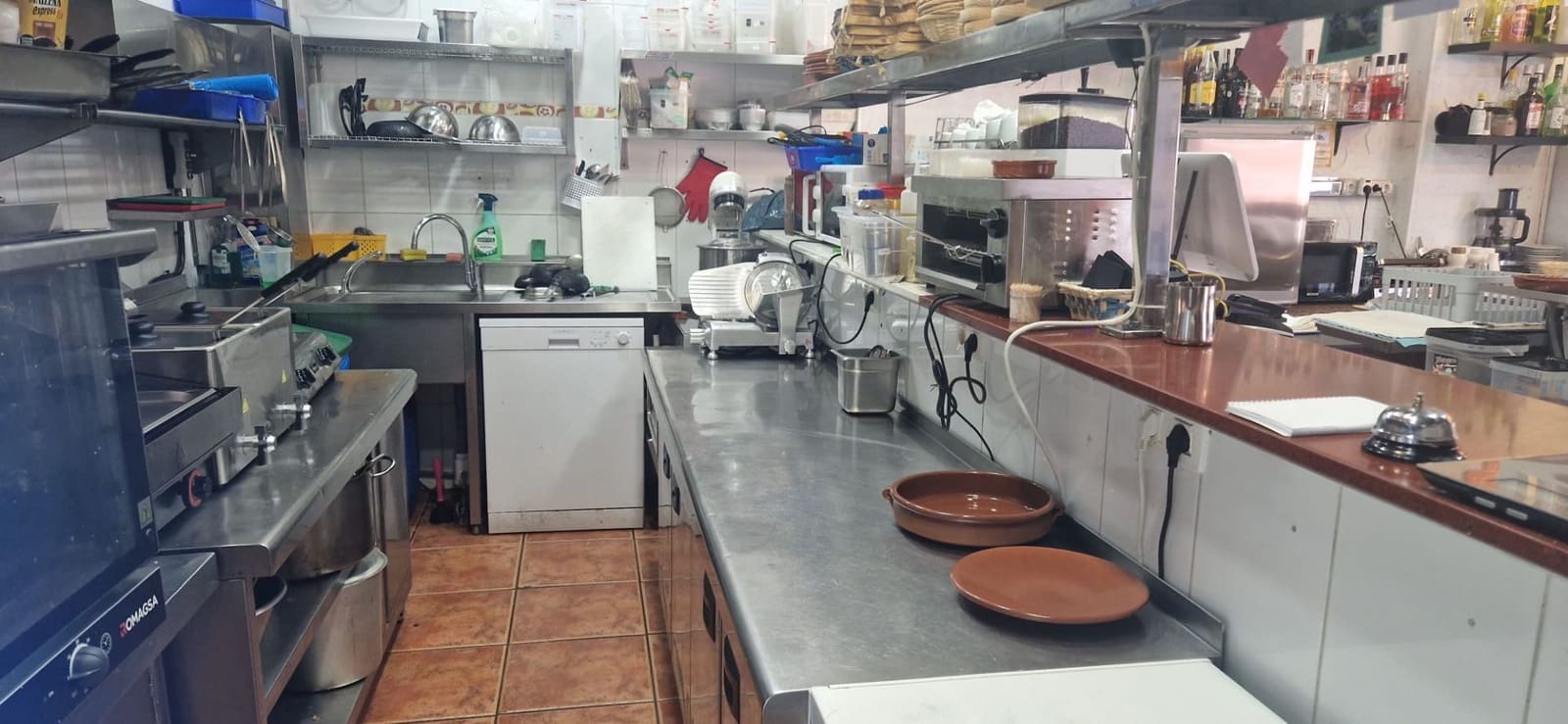 Commercial for rent in Los Cristianos - € 1,500 (Ref: 9972843)