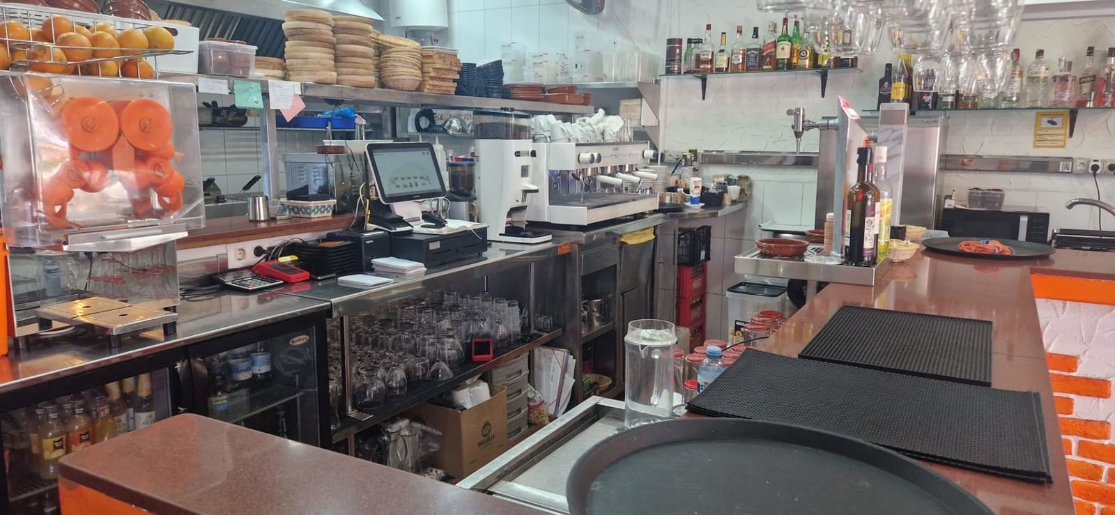 Commercial for rent in Los Cristianos - € 1,500 (Ref: 9972843)