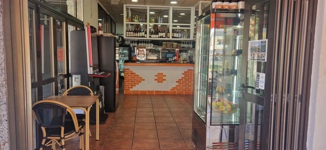 Comercial para arrendar em Los Cristianos, Arona - 1 500 € (Ref: 9972843)