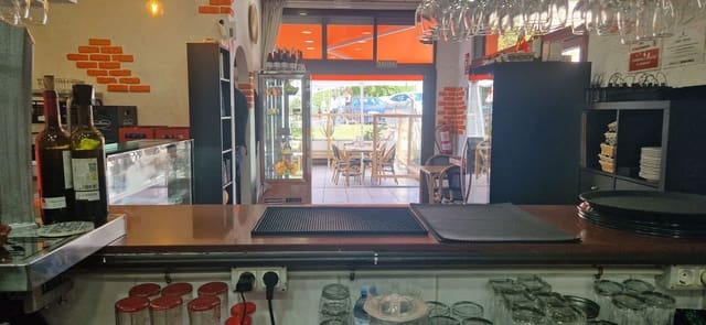 Comercial para arrendar em Los Cristianos, Arona - 1 500 € (Ref: 9972843)