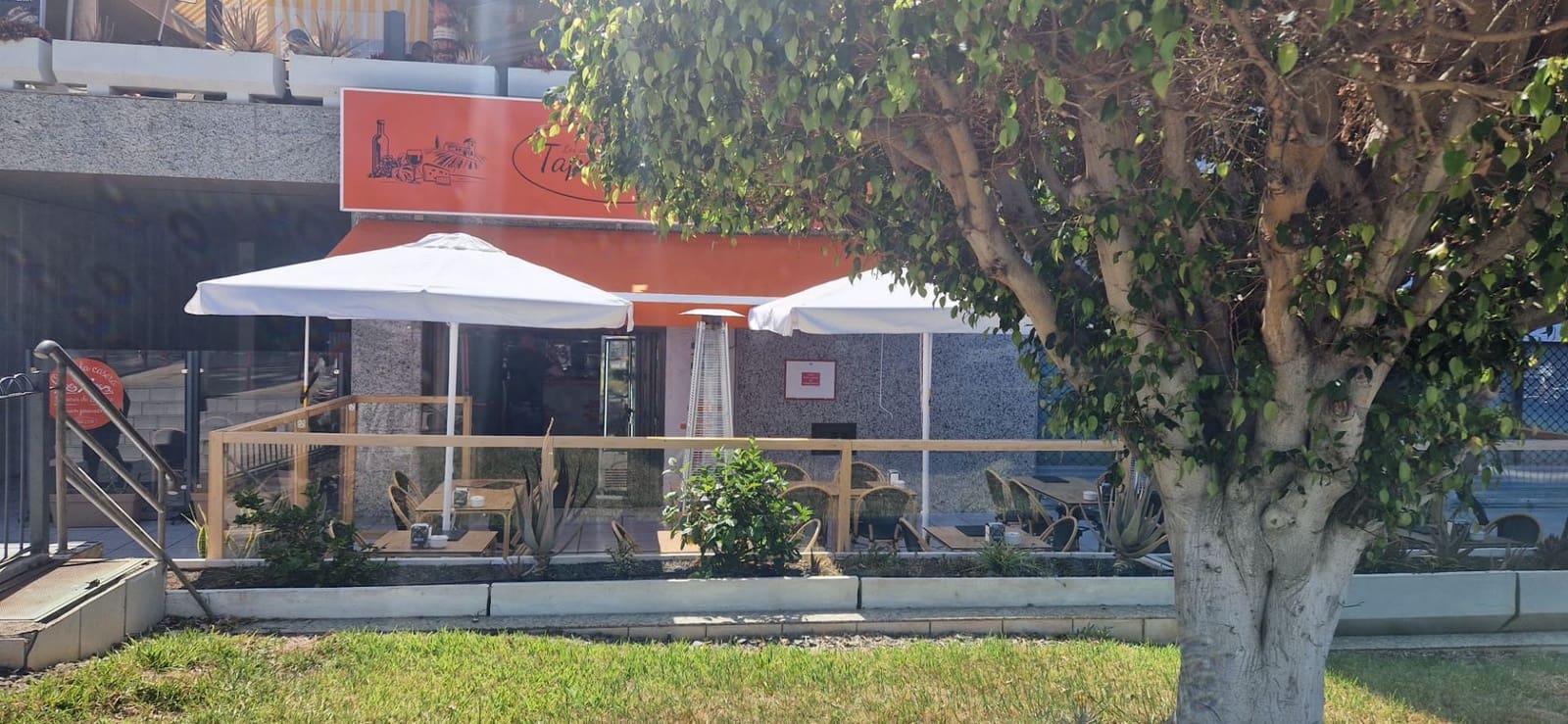 Commercial for rent in Los Cristianos - € 1,500 (Ref: 9972843)