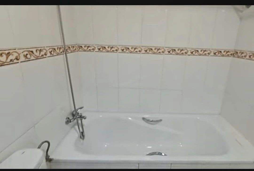 Apartamento de 2 habitaciones en Adeje en alquiler con piscina garaje - 1.390 € (Ref: 9976766)