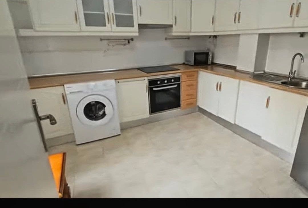 Apartamento de 2 habitaciones en Adeje en alquiler con piscina garaje - 1.390 € (Ref: 9976766)