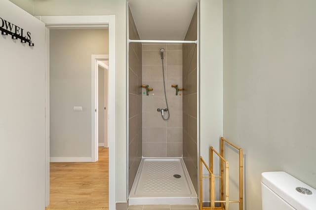 2 slaapkamer Flat te huur in Arico met zwembad garage - € 1.500 (Ref: 9984373)