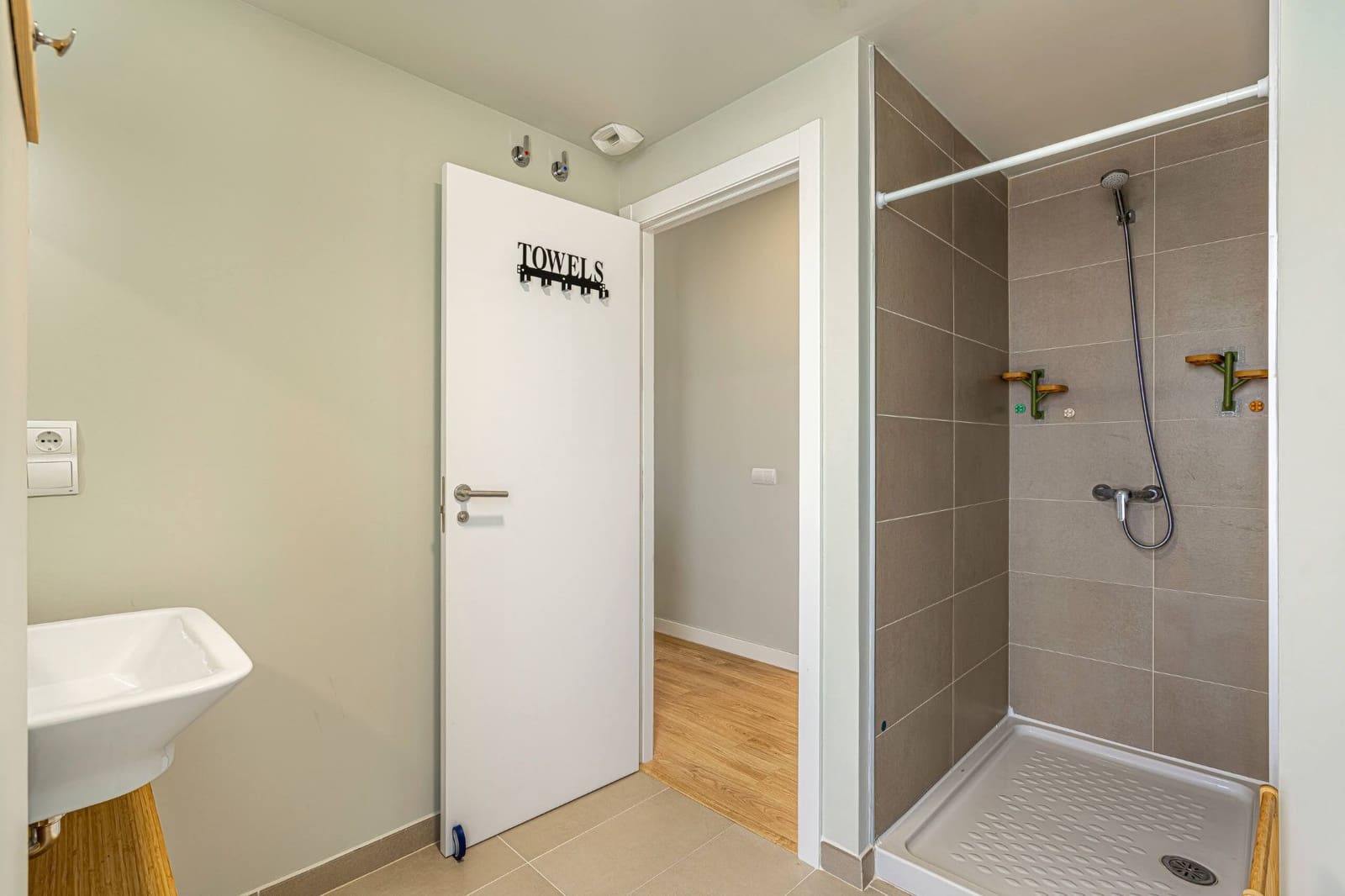 2 Zimmer Wohnung zu vermieten in Arico mit Pool Garage - 1.500 € (Ref: 9984373)
