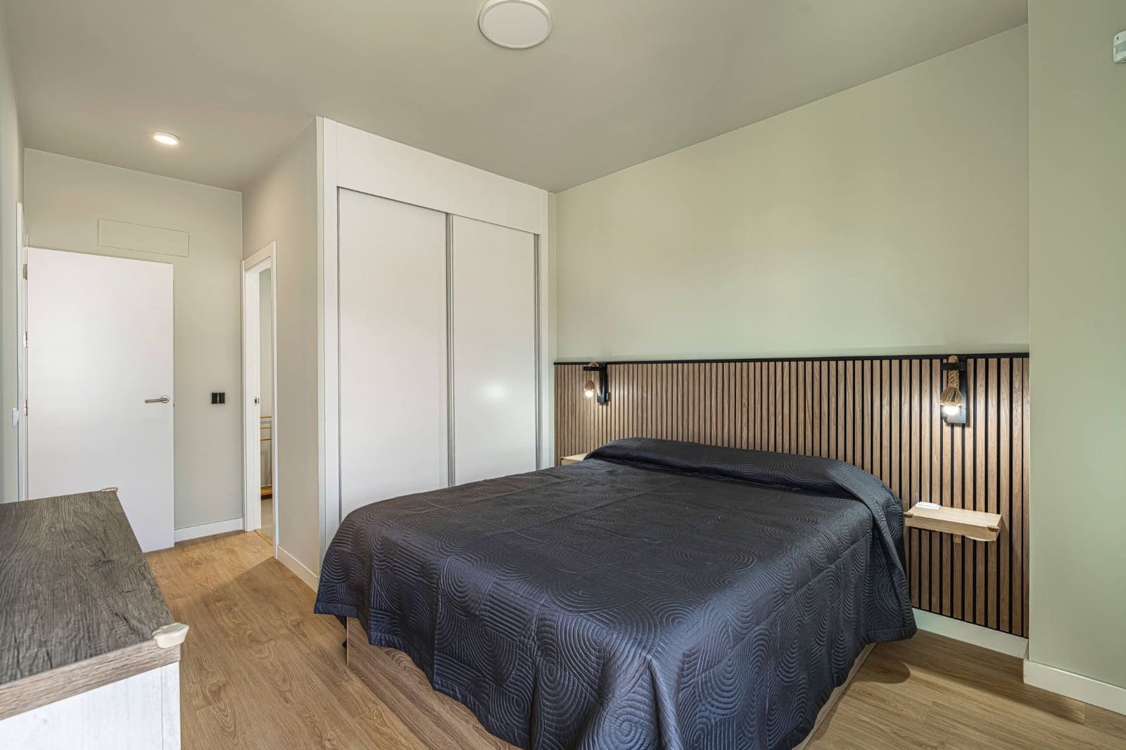 2 Zimmer Wohnung zu vermieten in Arico mit Pool Garage - 1.500 € (Ref: 9984373)
