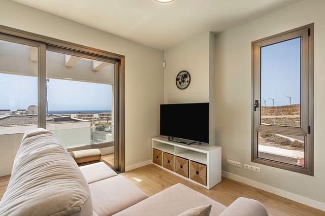 2 slaapkamer Flat te huur in Arico met zwembad garage - € 1.500 (Ref: 9984373)