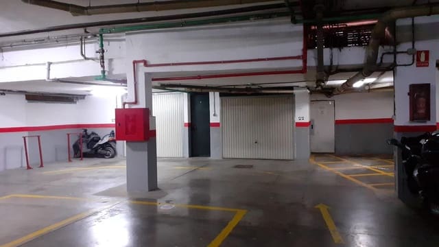 Garage til salg i Los Cristianos, Arona - € 43.000 (Ref: 9986362)