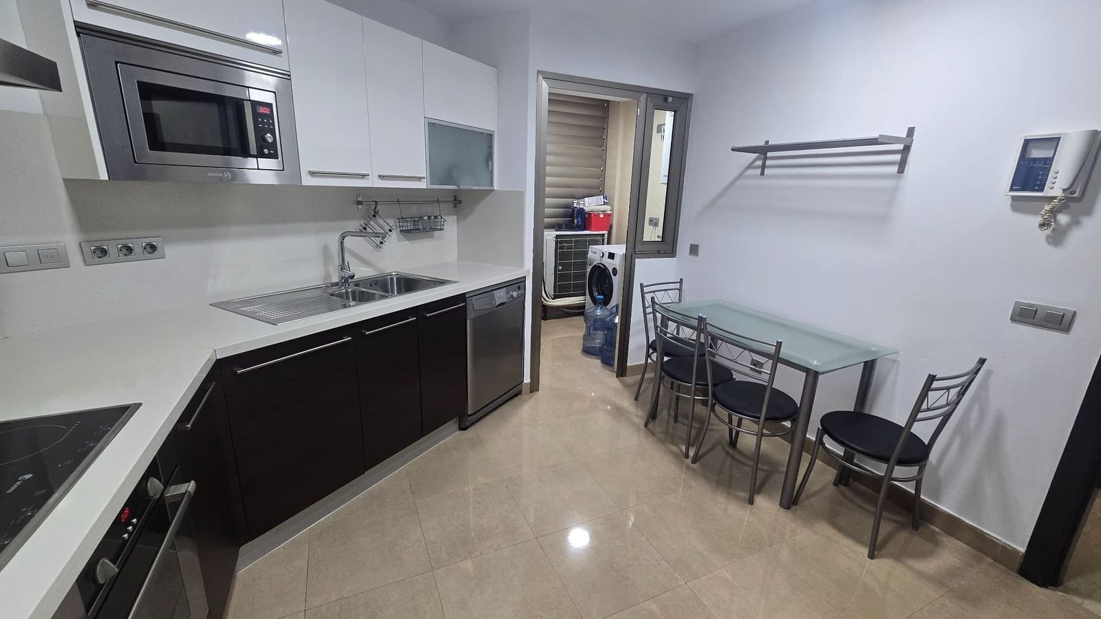 3 soveværelse Lejlighed til leje i Santa Cruz de Tenerife med garage - € 1.800 (Ref: 9994755)