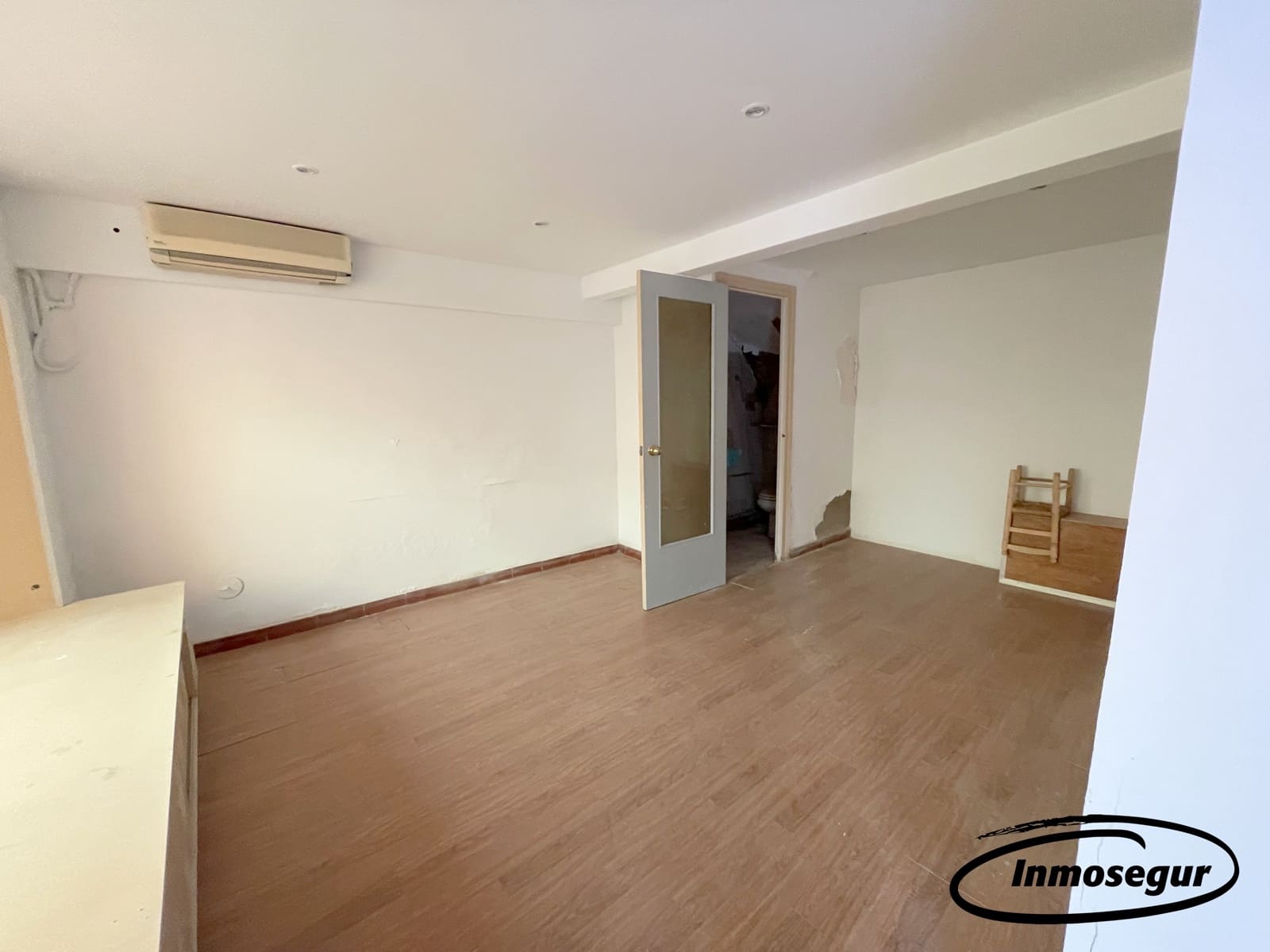 Shop for rent in Vila-seca - € 500 (Ref: 8728260)