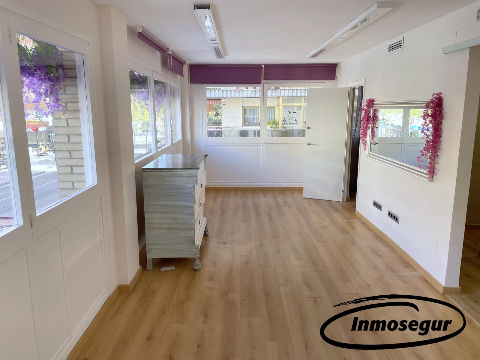 5 bedroom Shop for sale in Salou - € 263,000 (Ref: 8968946)