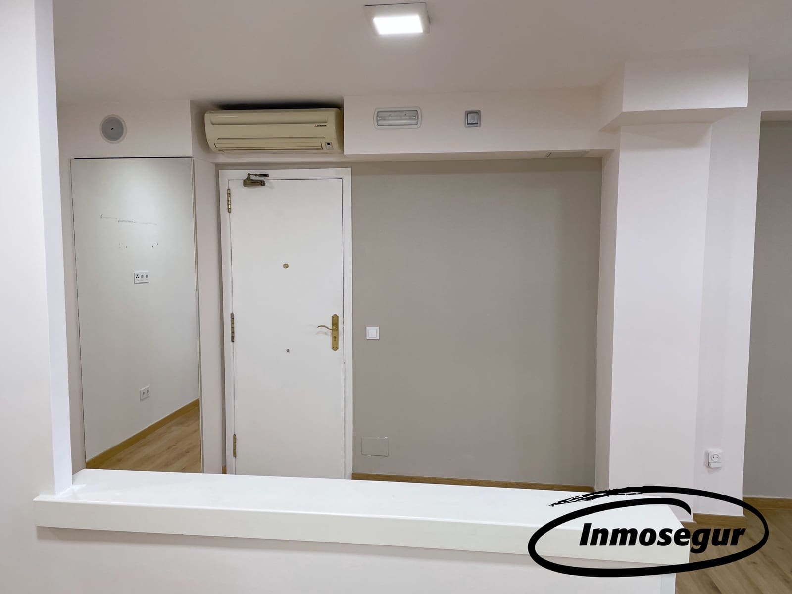 5 bedroom Shop for sale in Salou - € 263,000 (Ref: 8968946)