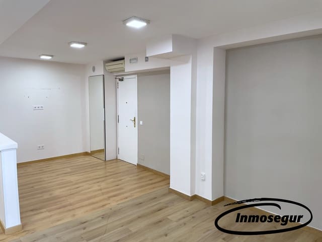 5 bedroom Shop for sale in Salou - € 263,000 (Ref: 8968946)