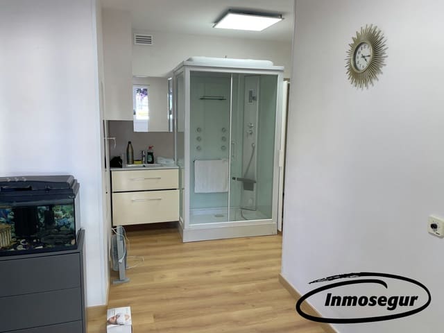 5 bedroom Shop for sale in Salou - € 263,000 (Ref: 8968946)