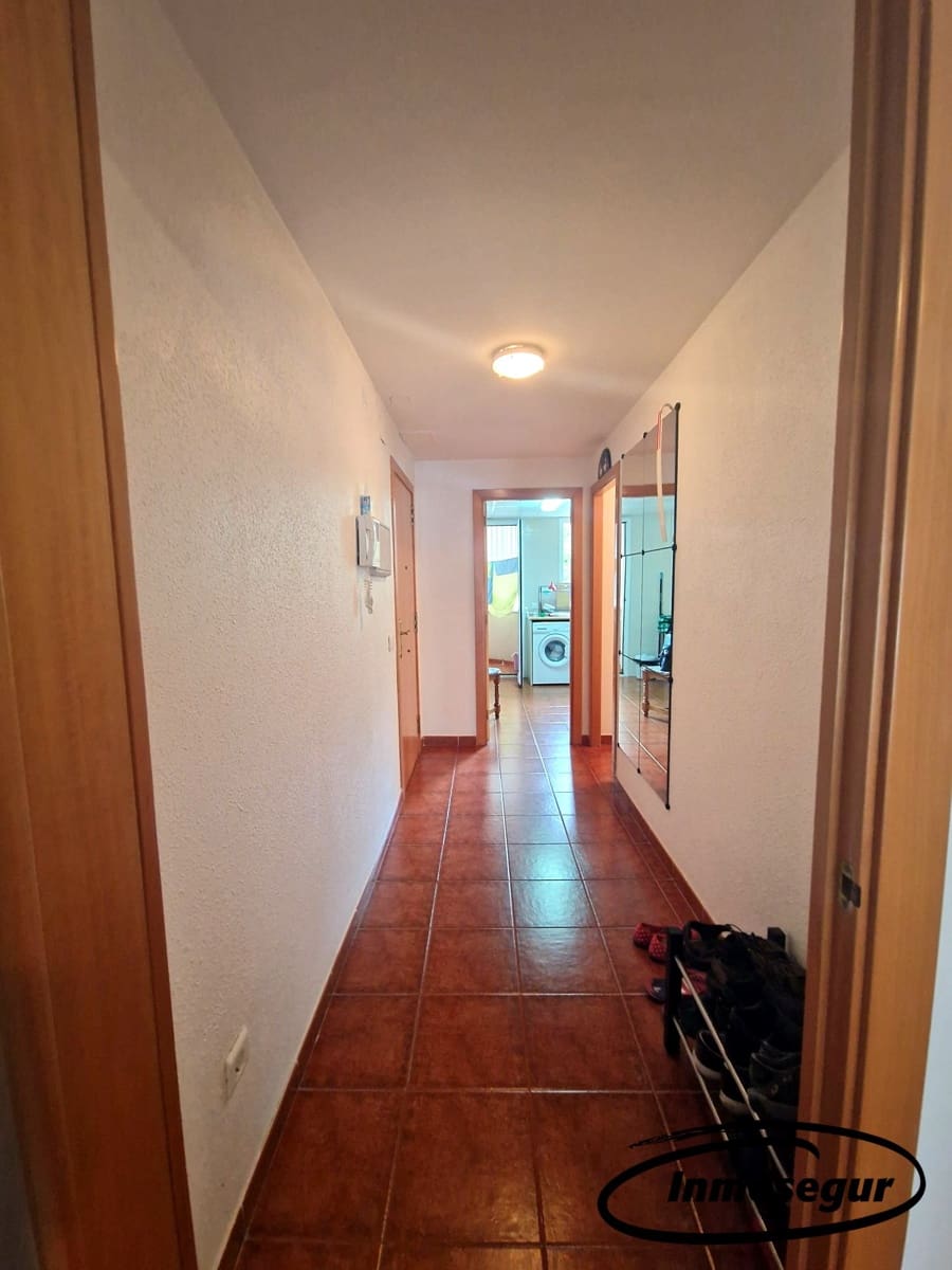 4 bedroom Flat for sale in Salou with pool garage - € 266,000 (Ref: 9153000)