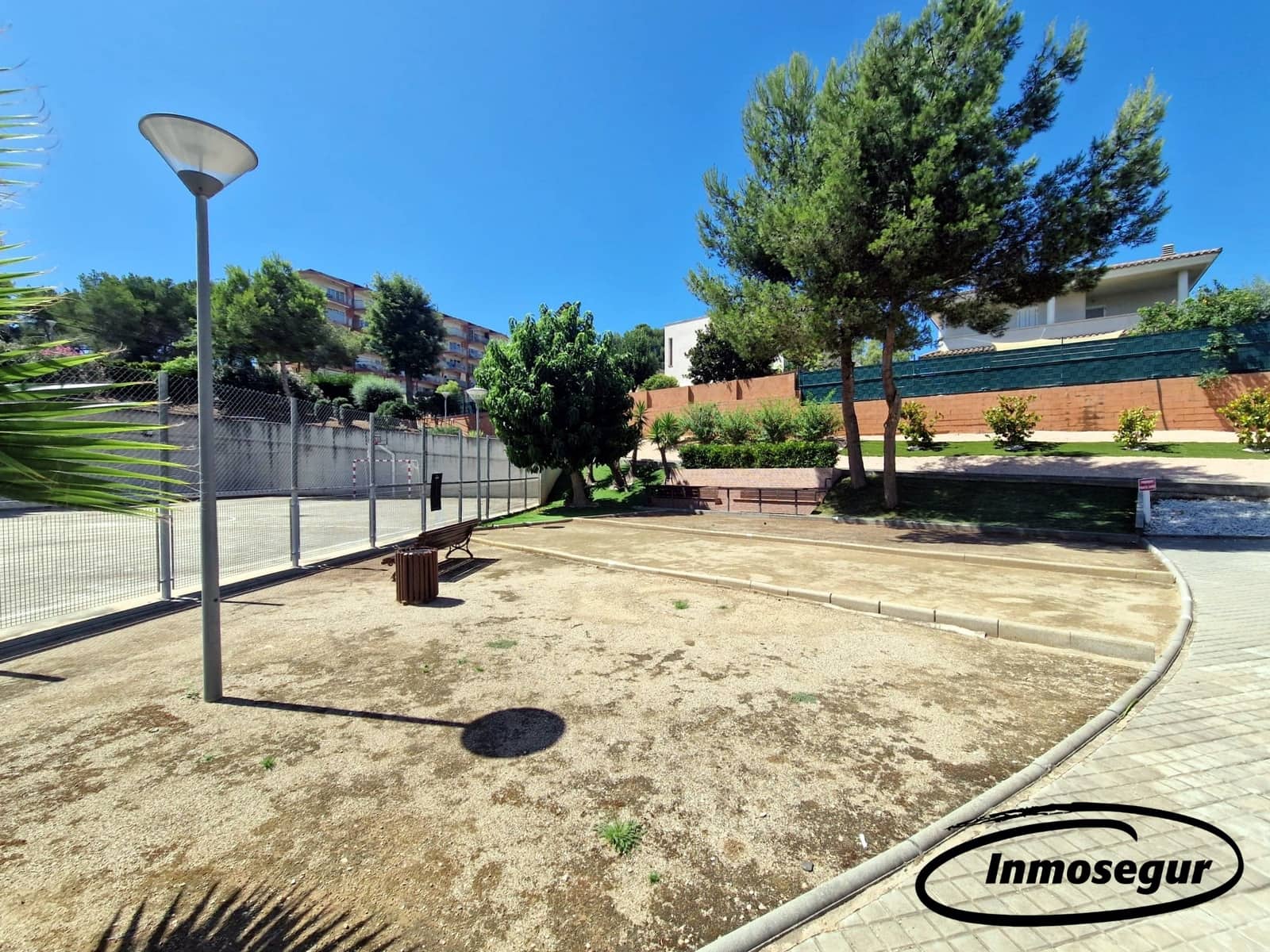 4 bedroom Flat for sale in Salou with pool garage - € 266,000 (Ref: 9153000)