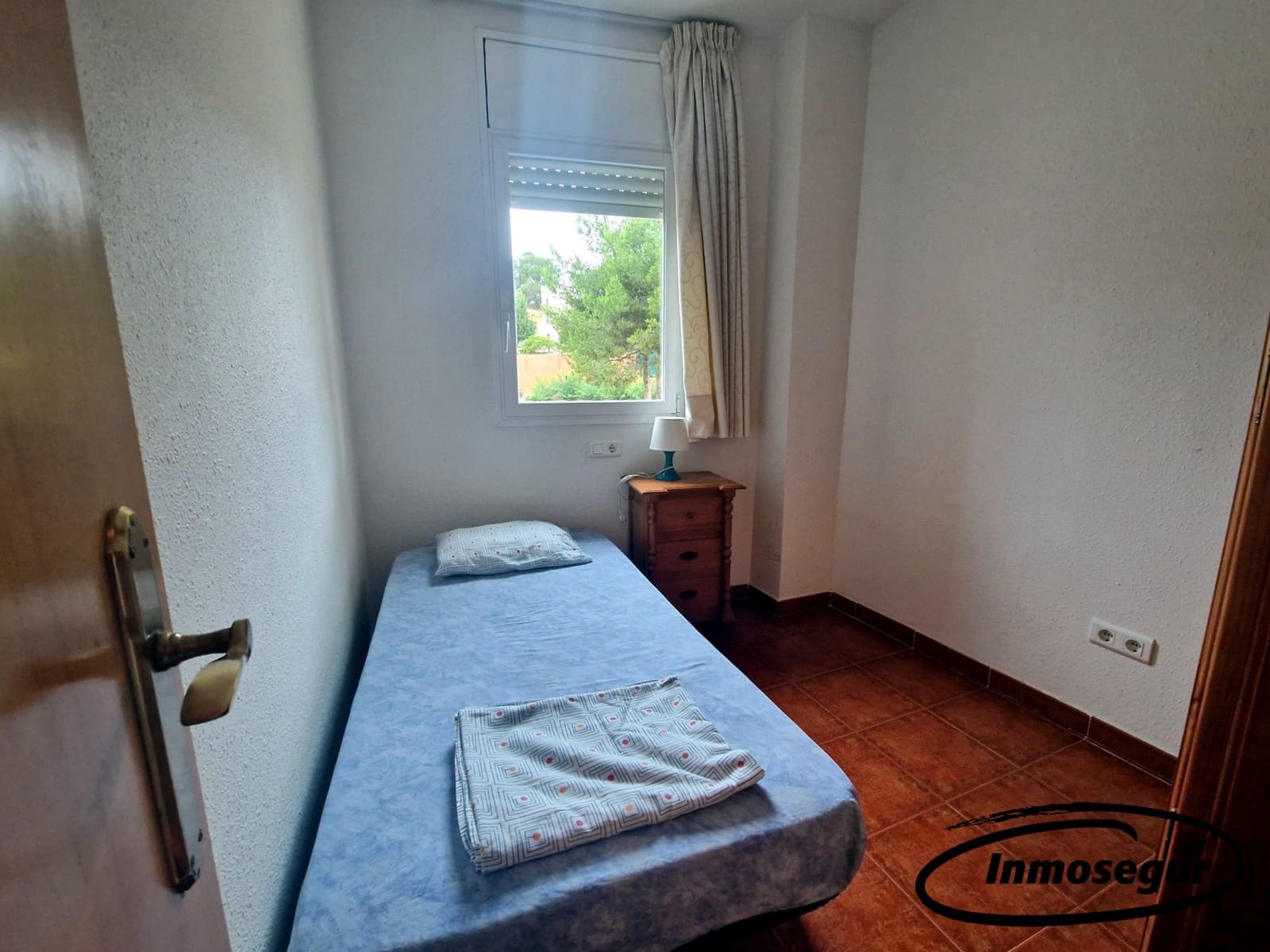 4 bedroom Flat for sale in Salou with pool garage - € 266,000 (Ref: 9153000)