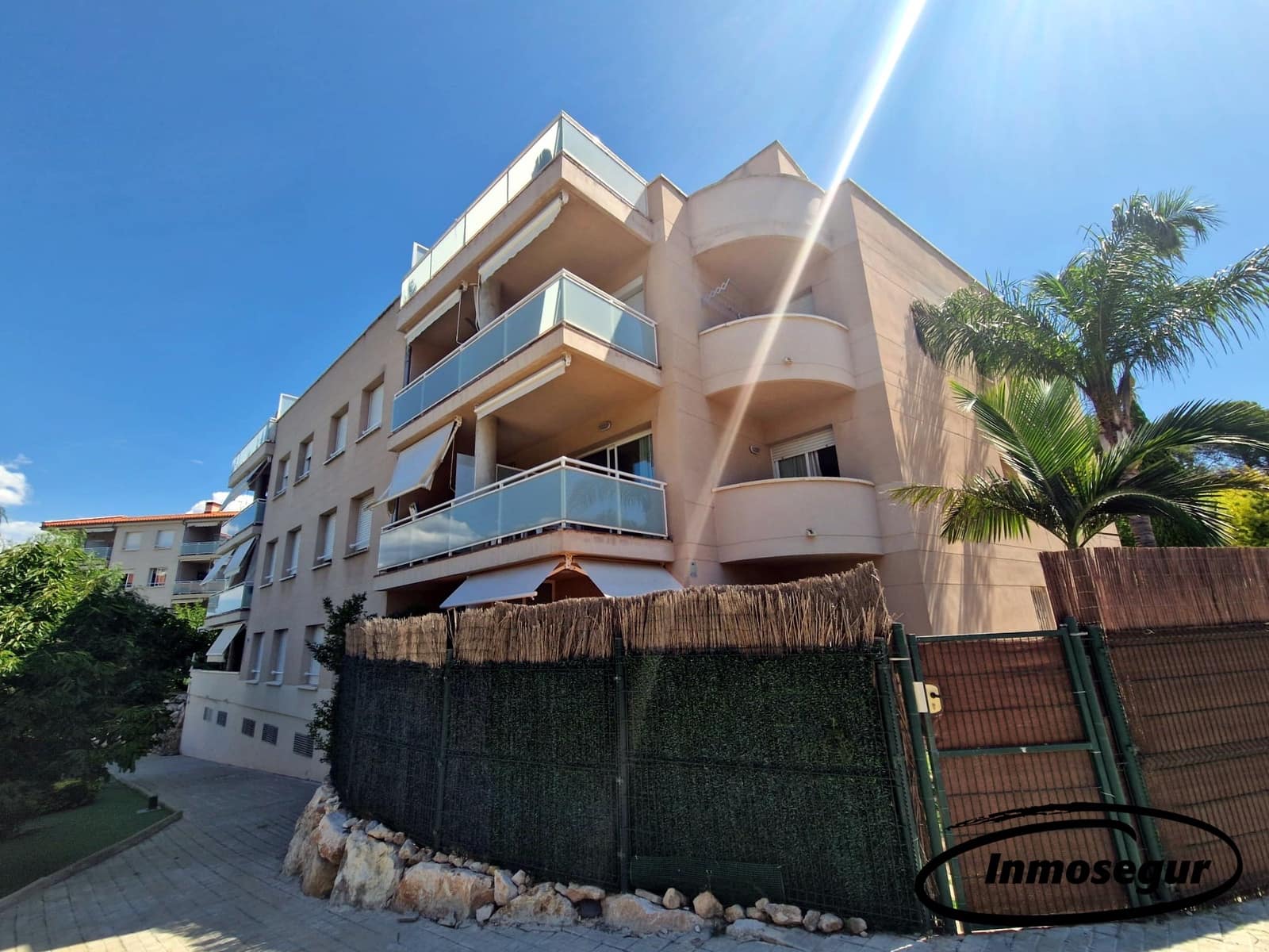 4 bedroom Flat for sale in Salou with pool garage - € 266,000 (Ref: 9153000)