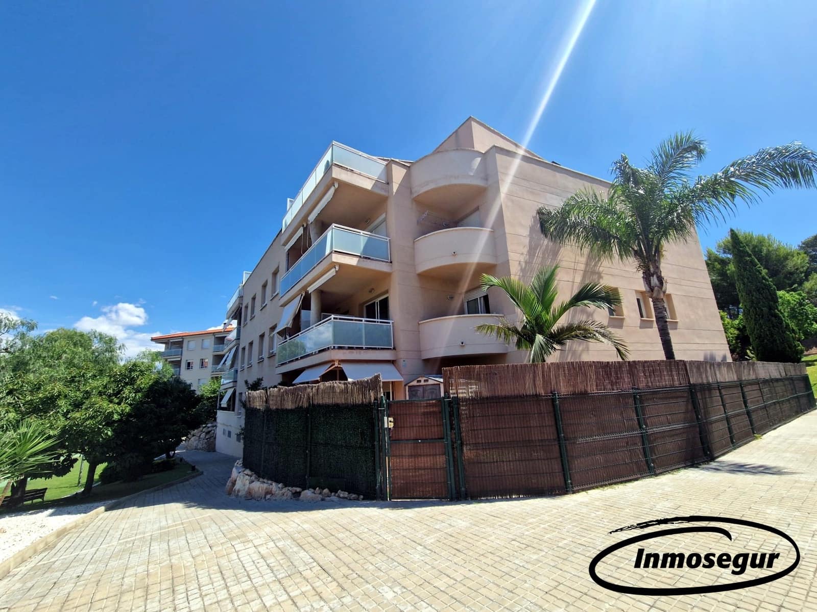 4 bedroom Flat for sale in Salou with pool garage - € 266,000 (Ref: 9153000)