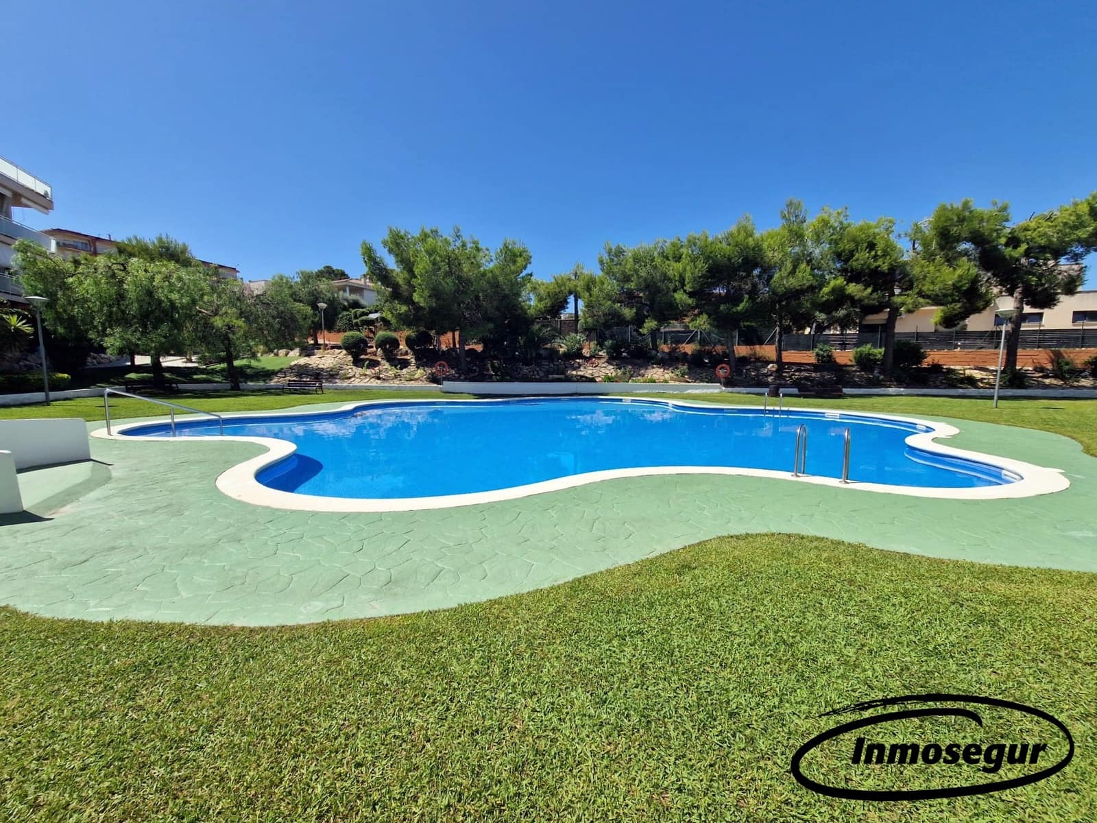 4 bedroom Flat for sale in Salou with pool garage - € 266,000 (Ref: 9153000)