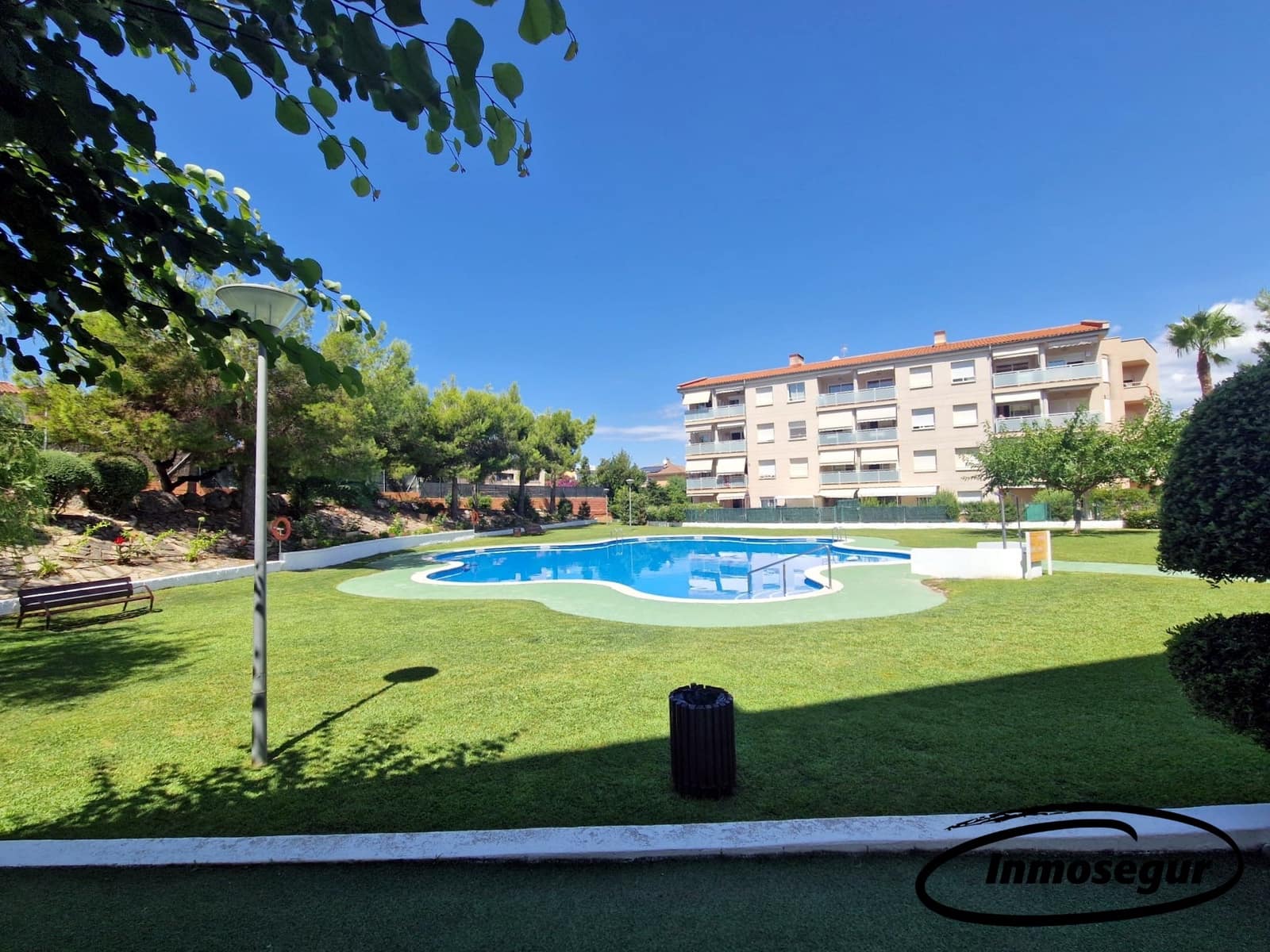 4 bedroom Flat for sale in Salou with pool garage - € 266,000 (Ref: 9153000)