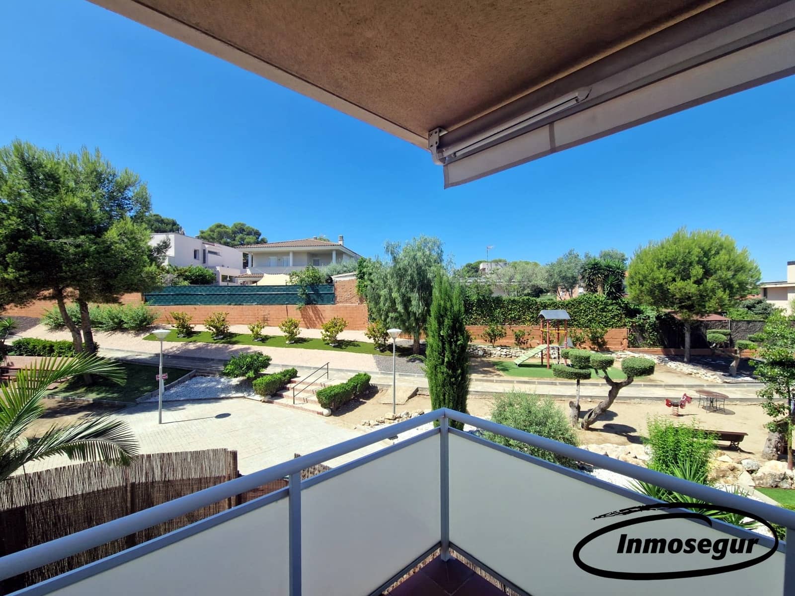 4 bedroom Flat for sale in Salou with pool garage - € 266,000 (Ref: 9153000)