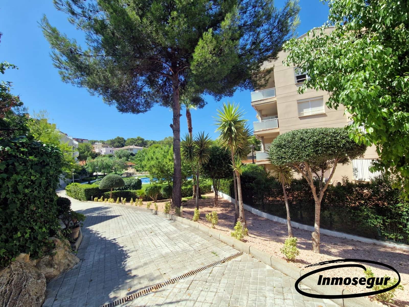 4 bedroom Flat for sale in Salou with pool garage - € 266,000 (Ref: 9153000)