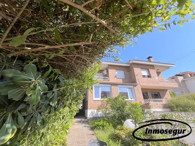 5 makuuhuone Paritalo myytävänä paikassa Salou - 420 000 € (Ref: 9251579)