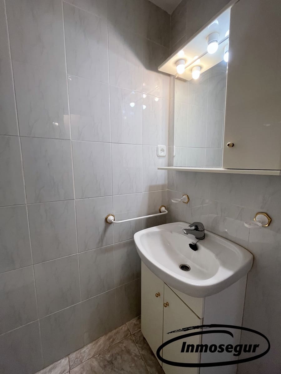 2 bedroom Apartment for sale in Salou with pool - € 155,000 (Ref: 9303836)