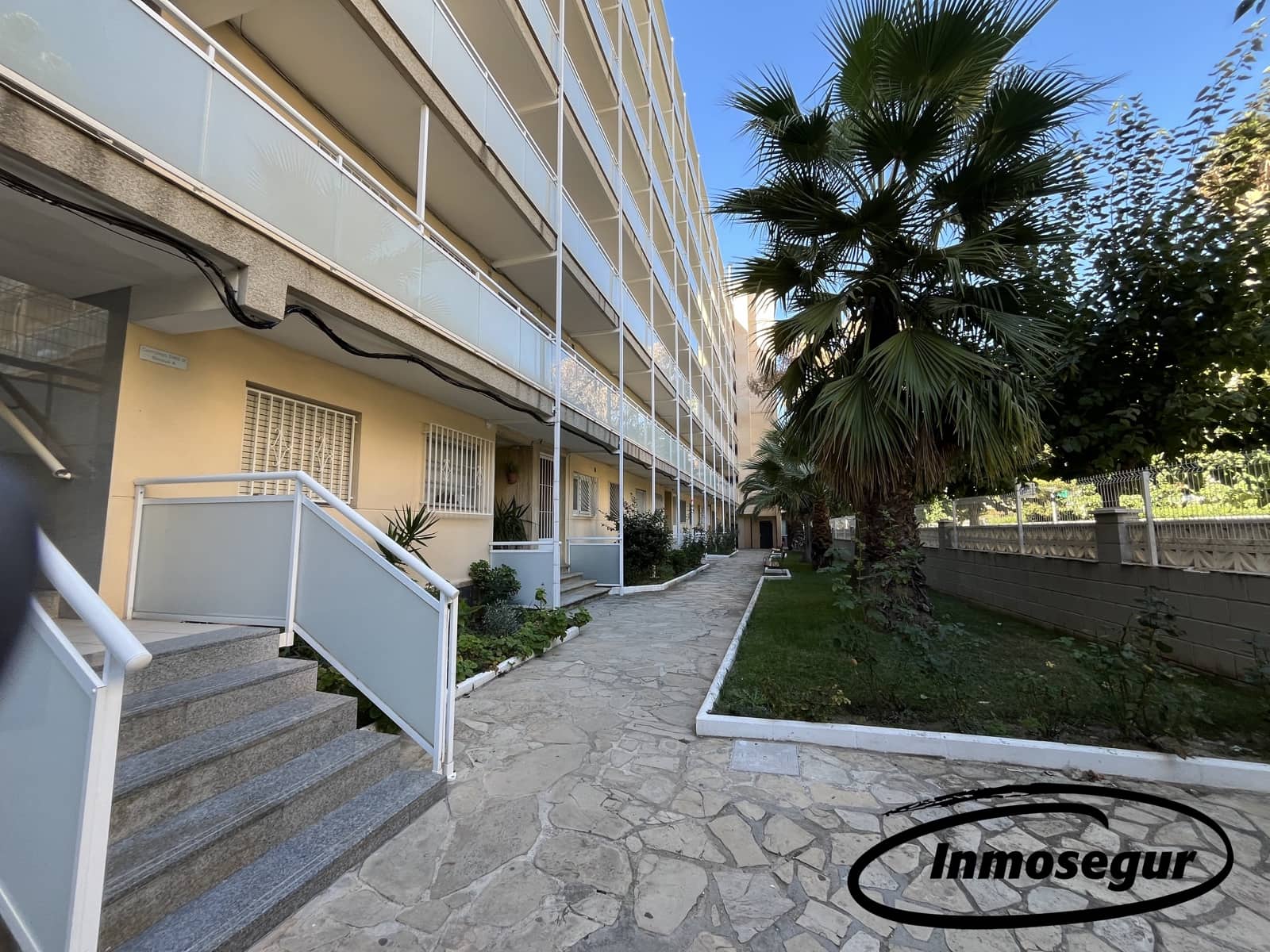 2 bedroom Apartment for sale in Salou with pool - € 155,000 (Ref: 9303836)