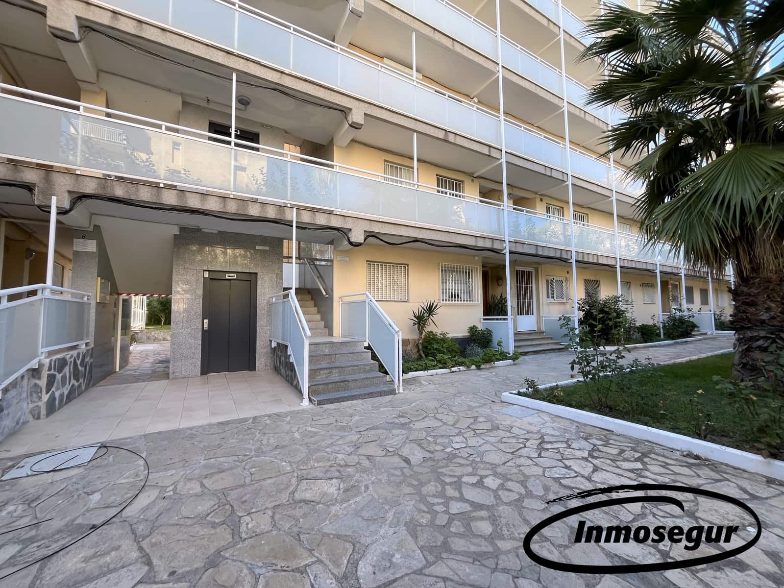 2 bedroom Apartment for sale in Salou with pool - € 155,000 (Ref: 9303836)