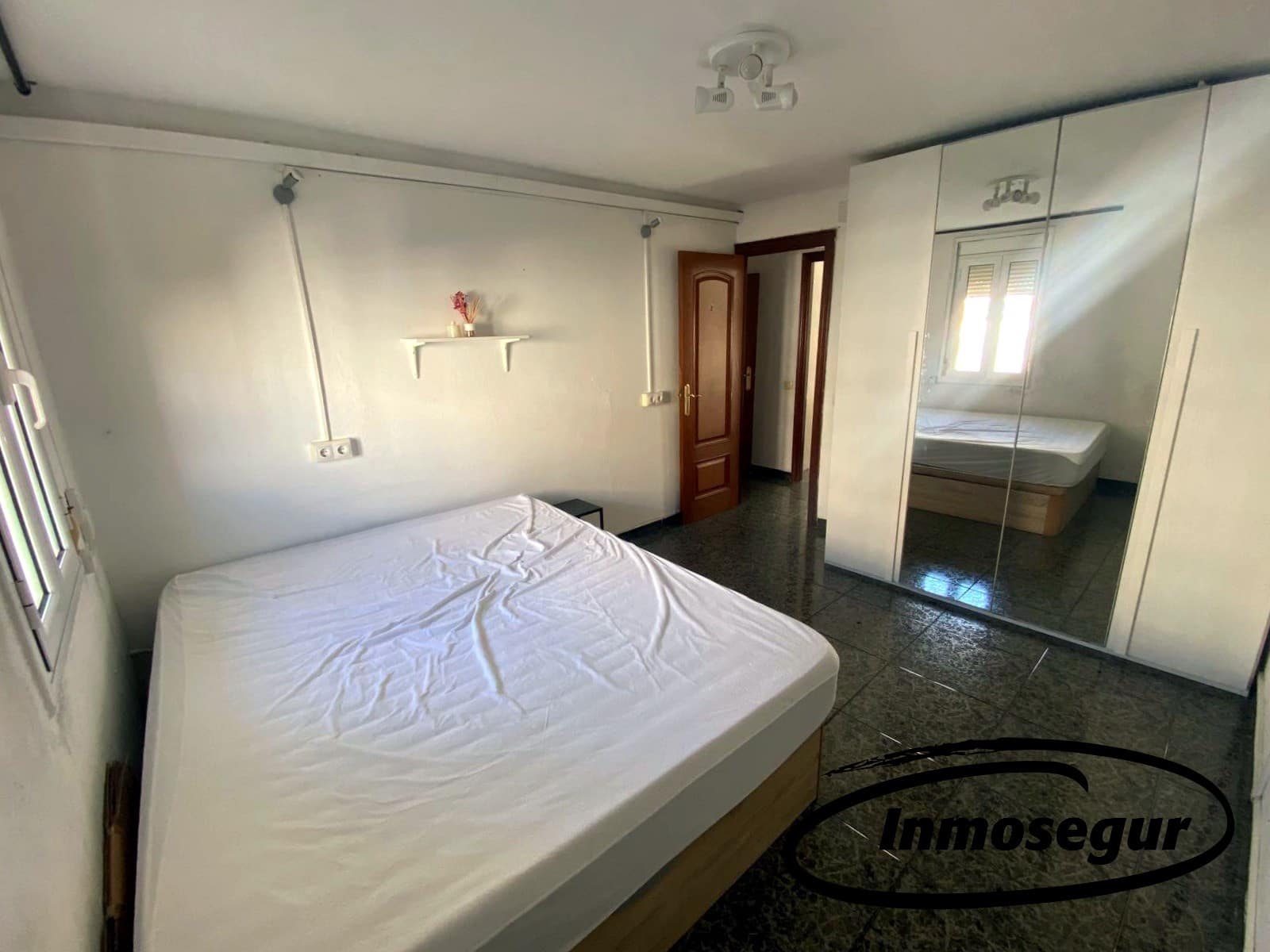 3 soverom Leilighet til salgs i L'Hospitalet de Llobregat - € 244 000 (Ref: 9428206)