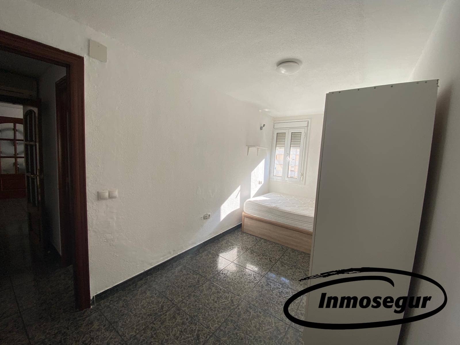 3 soverom Leilighet til salgs i L'Hospitalet de Llobregat - € 244 000 (Ref: 9428206)