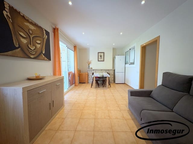 2 bedroom Apartment for sale in Salou with pool - € 155,000 (Ref: 9432700)