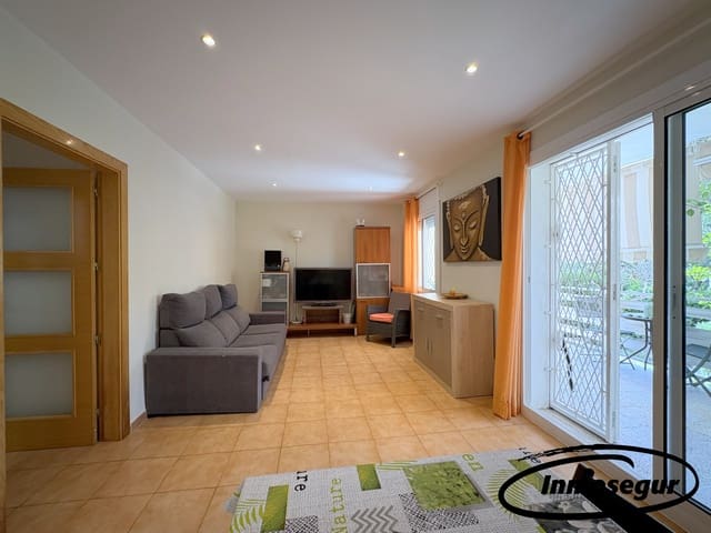 2 bedroom Apartment for sale in Salou with pool - € 155,000 (Ref: 9432700)