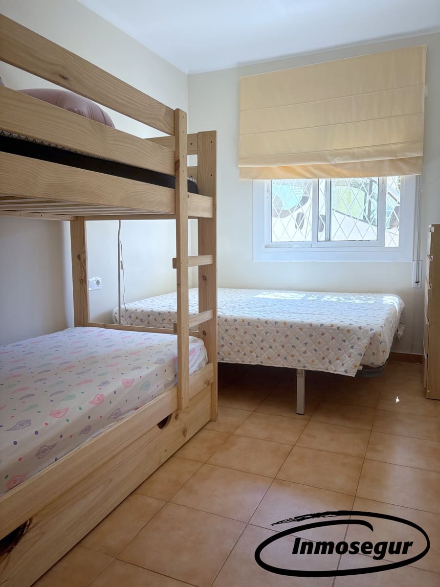 2 bedroom Apartment for sale in Salou with pool - € 155,000 (Ref: 9432700)