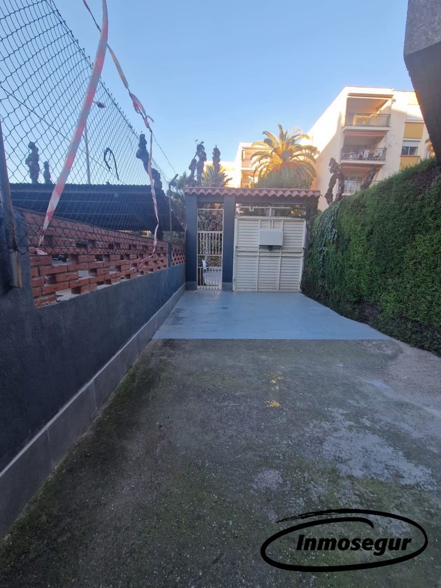 2 bedroom Apartment for sale in Salou with garage - € 195,000 (Ref: 9528725)