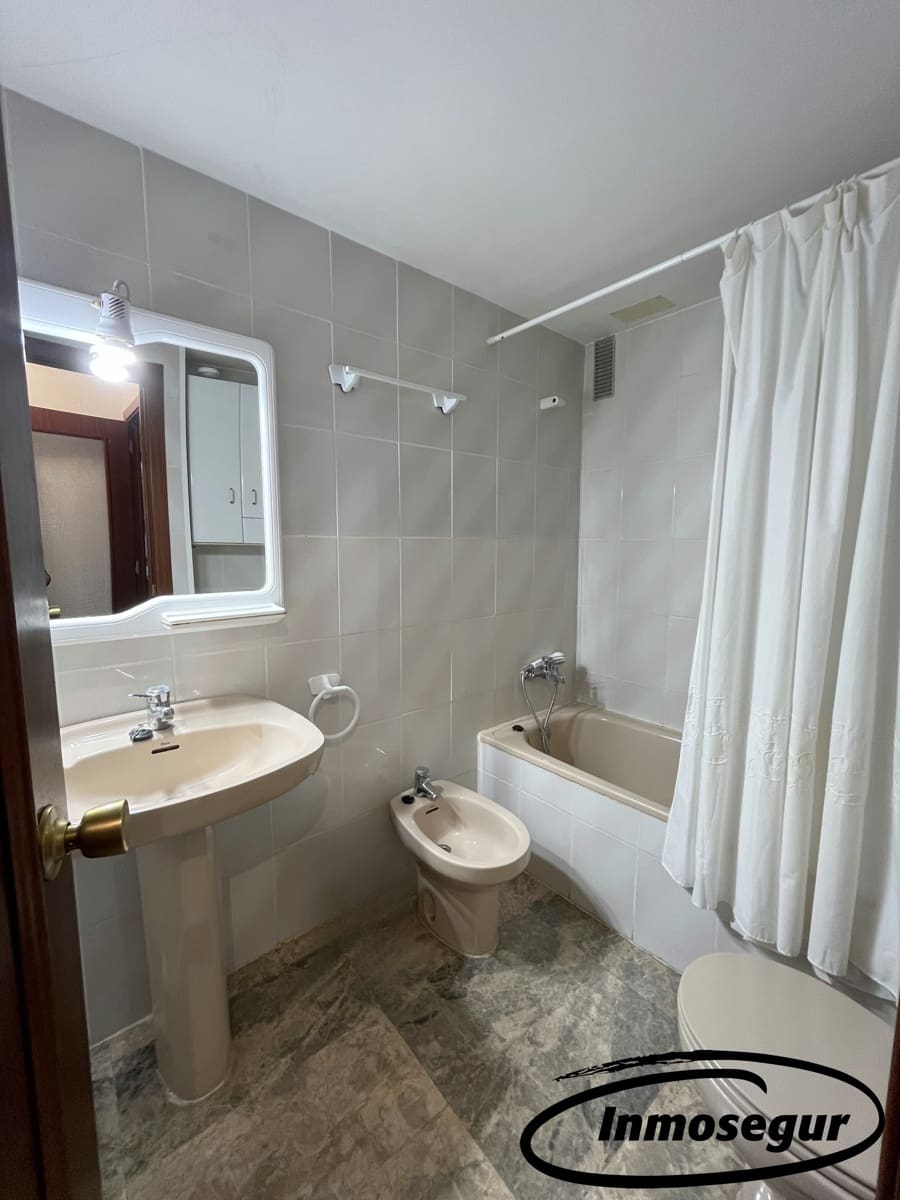 Piso de 2 habitaciones en Salou en venta con piscina - 215.000 € (Ref: 9799954)