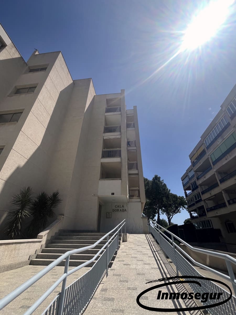 Piso de 2 habitaciones en Salou en venta con piscina - 215.000 € (Ref: 9799954)