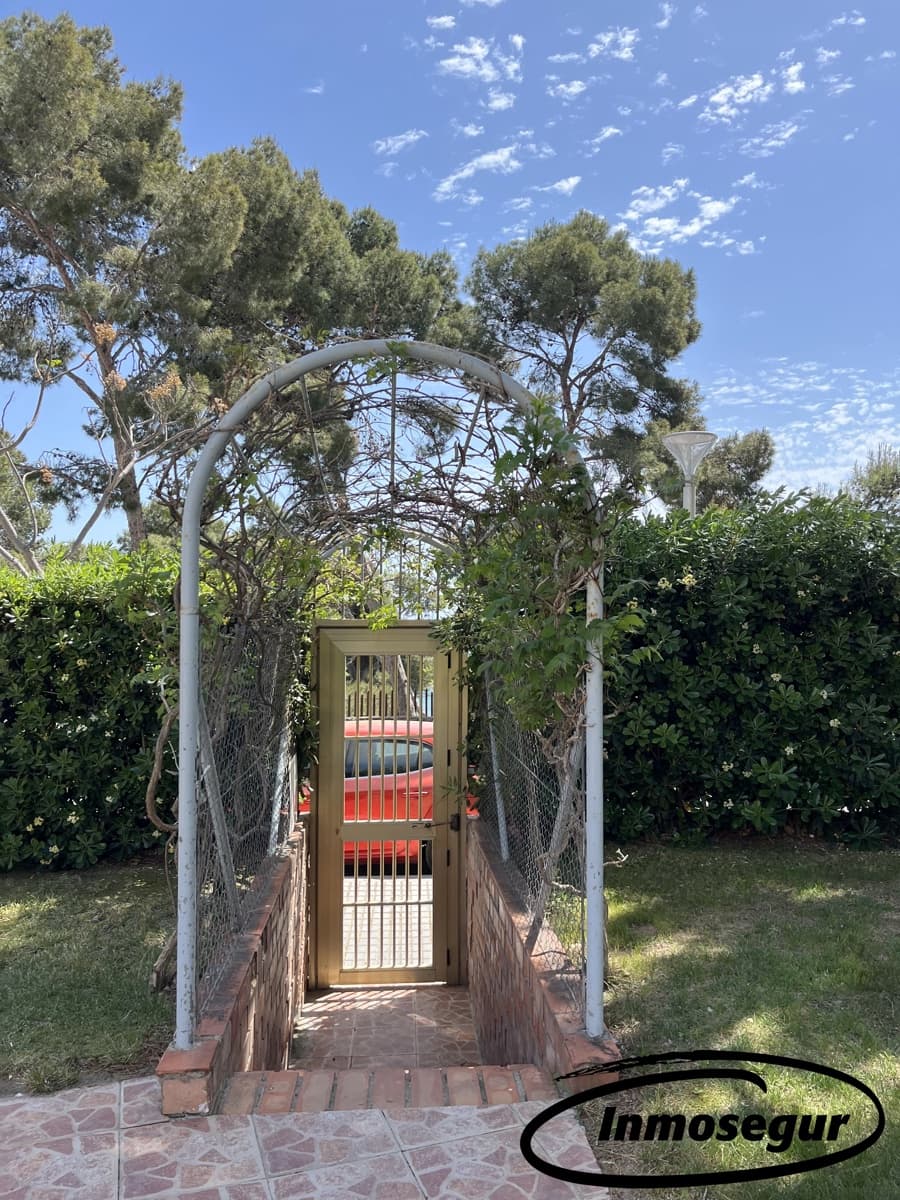 Piso de 2 habitaciones en Salou en venta con piscina - 215.000 € (Ref: 9799954)