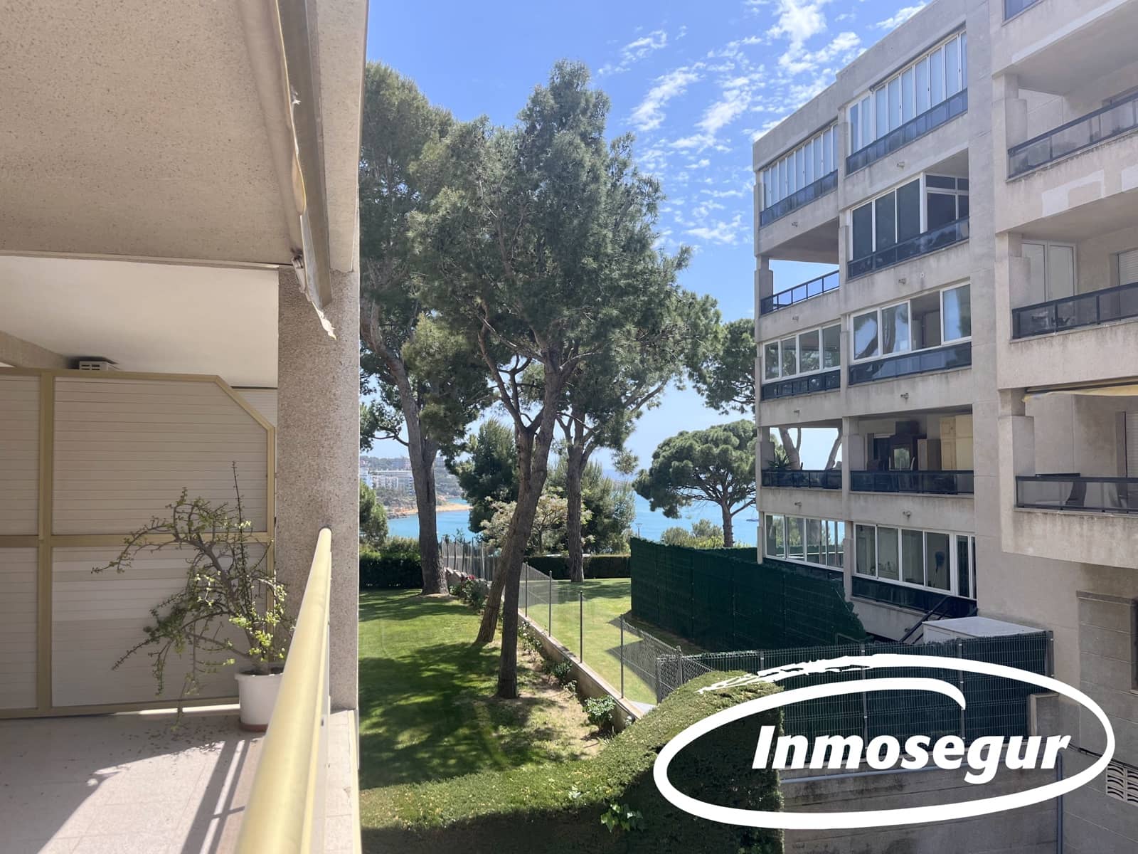 Piso de 2 habitaciones en Salou en venta con piscina - 215.000 € (Ref: 9799954)